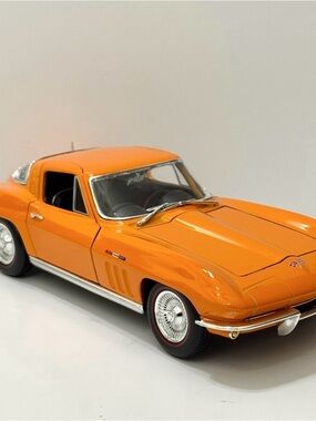 1965 Chevrolet Corvette Sting Ray Split Window Coupe Diecast Model orange